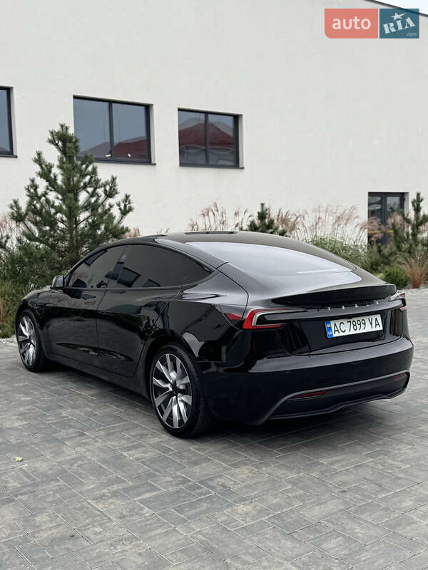Седан Tesla Model 3 2024 в Луцьку