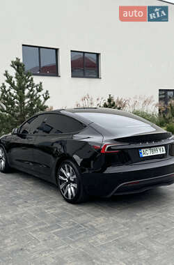 Седан Tesla Model 3 2024 в 