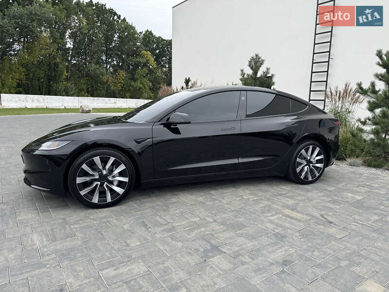 Седан Tesla Model 3 2024 в Луцке