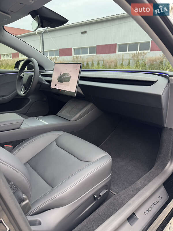 Седан Tesla Model 3 2024 в Луцке