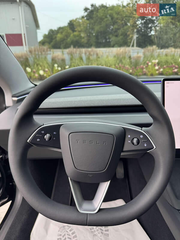Седан Tesla Model 3 2024 в Луцке