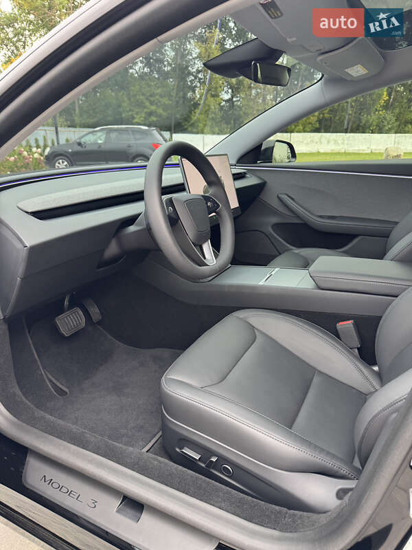 Седан Tesla Model 3 2024 в Луцьку