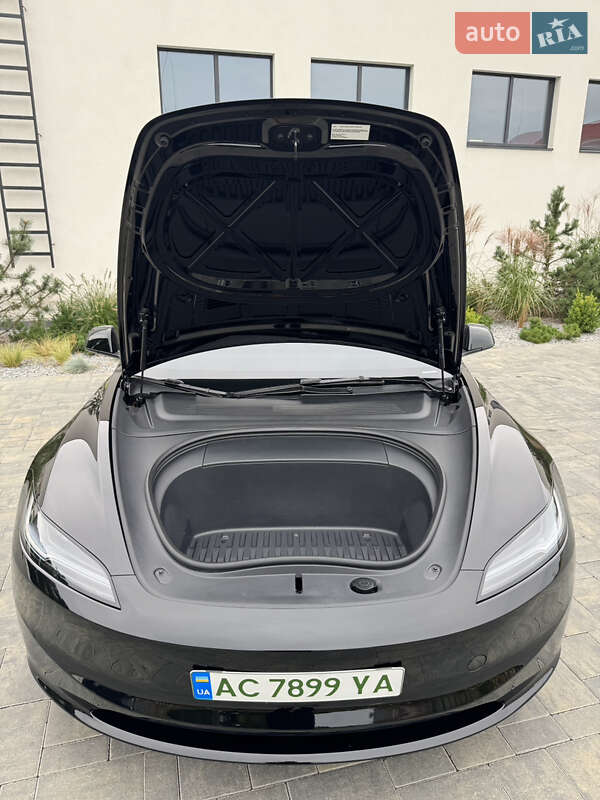 Седан Tesla Model 3 2024 в Луцке