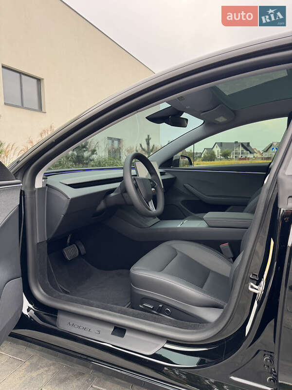 Седан Tesla Model 3 2024 в Луцьку
