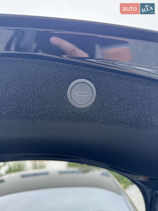 Седан Tesla Model 3 2024 в Луцке