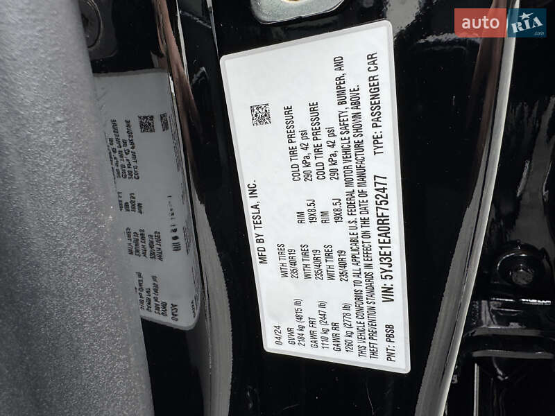 Седан Tesla Model 3 2024 в Луцке