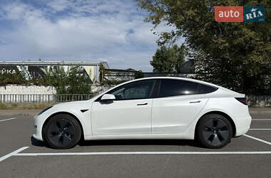 Седан Tesla Model 3 2021 в 