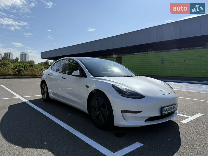 Седан Tesla Model 3 2021 в Киеве