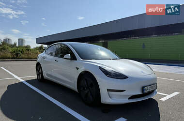 Седан Tesla Model 3 2021 в 