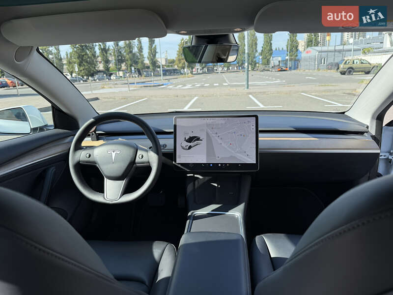 Седан Tesla Model 3 2021 в Киеве
