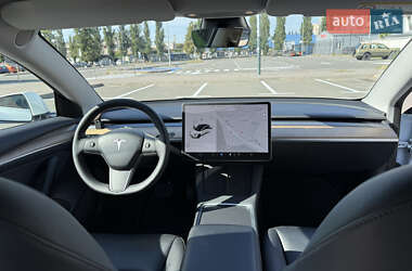 Седан Tesla Model 3 2021 в 