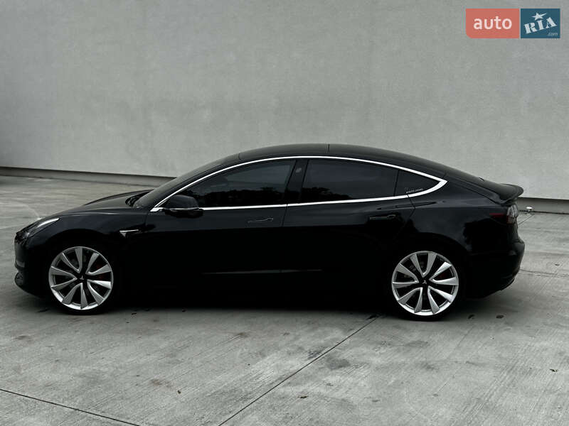 Седан Tesla Model 3 2019 в Луцке