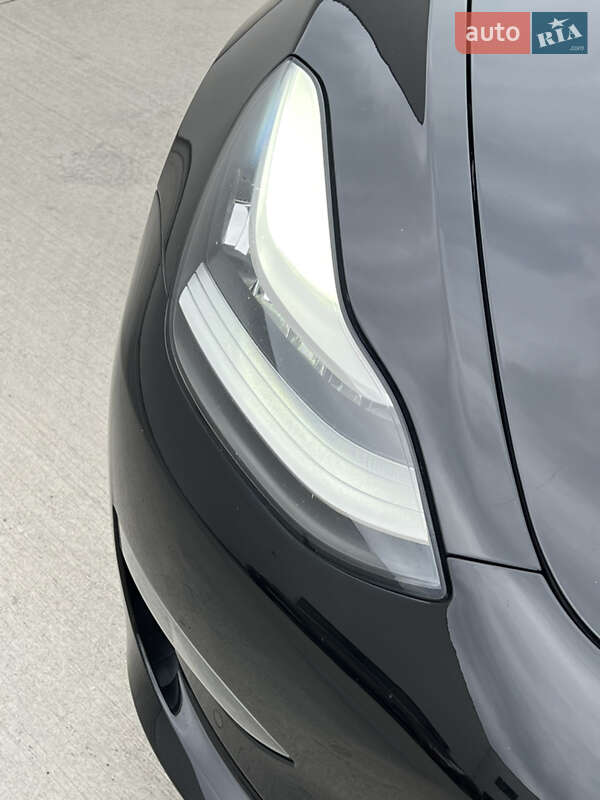 Седан Tesla Model 3 2019 в Луцке