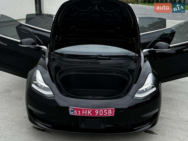 Седан Tesla Model 3 2019 в Луцке