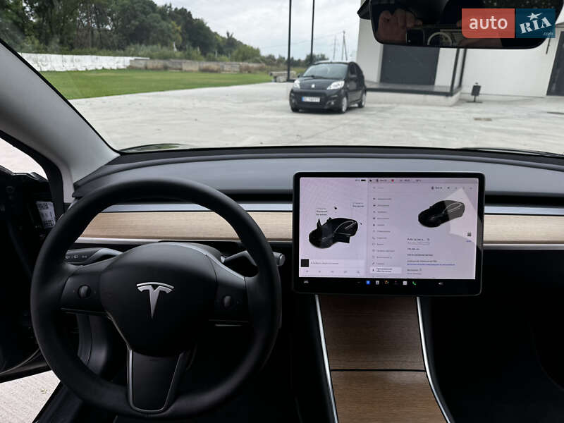 Седан Tesla Model 3 2019 в Луцке