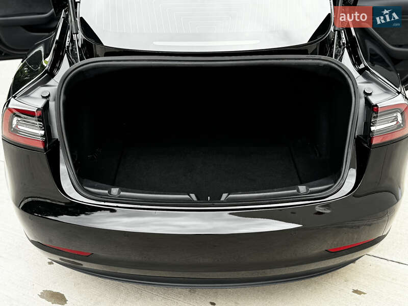 Седан Tesla Model 3 2019 в Луцке