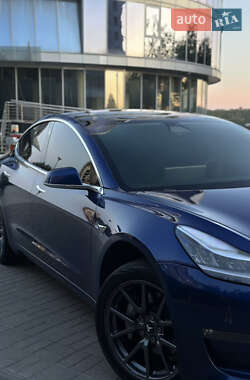 Седан Tesla Model 3 2019 в 