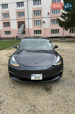 Седан Tesla Model 3 2022 в 