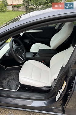 Седан Tesla Model 3 2022 в 