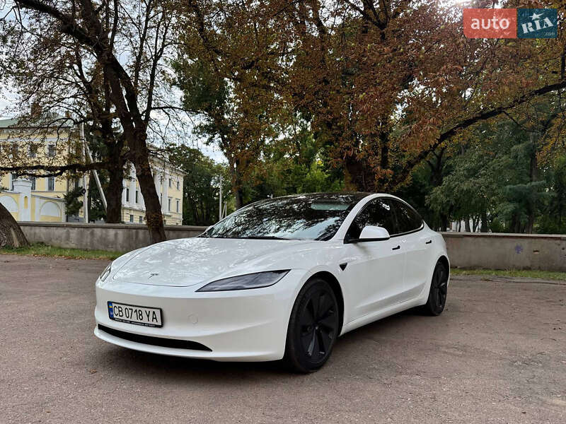 Седан Tesla Model 3 2024 в Чернигове