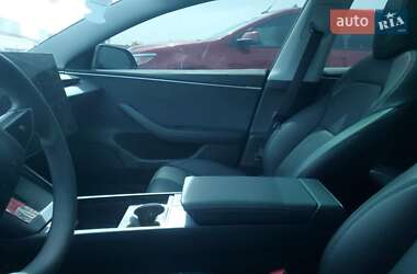 Седан Tesla Model 3 2025 в 