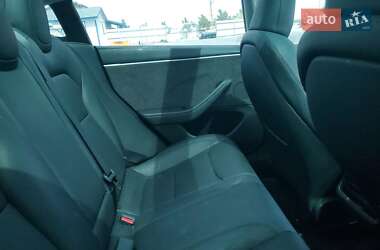 Седан Tesla Model 3 2025 в 