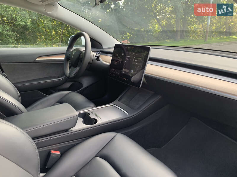 Седан Tesla Model 3 2021 в Києві