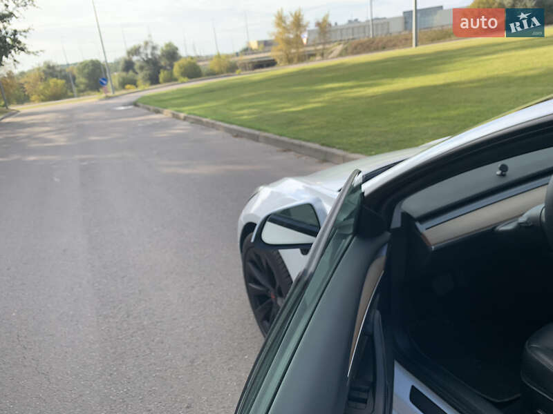 Седан Tesla Model 3 2021 в Києві