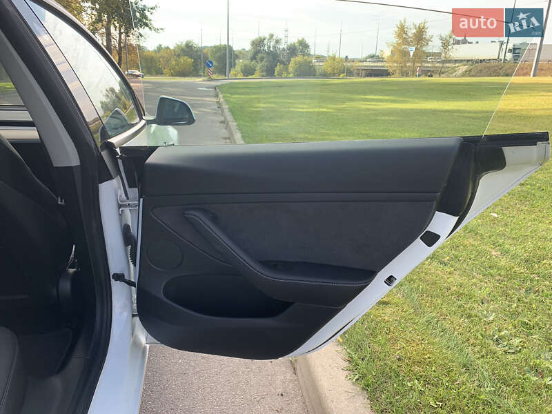 Седан Tesla Model 3 2021 в Києві