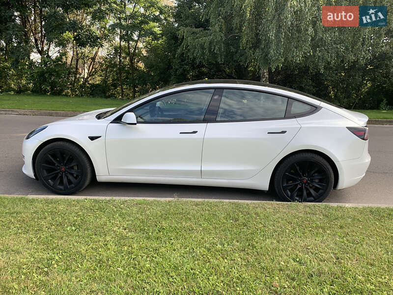 Седан Tesla Model 3 2021 в Києві
