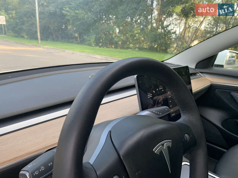 Седан Tesla Model 3 2021 в Києві