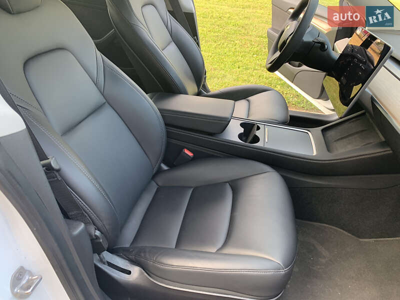 Седан Tesla Model 3 2021 в Києві