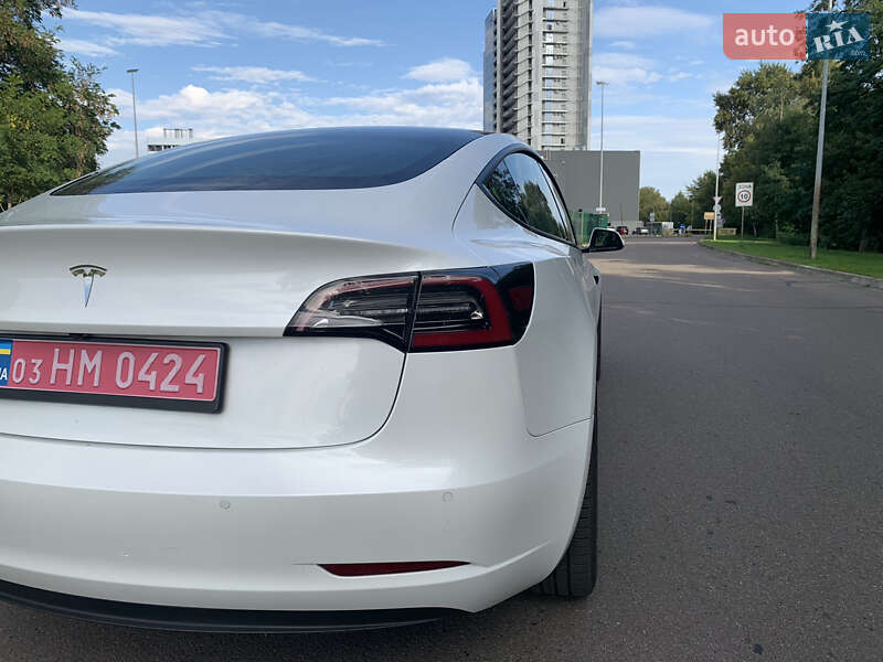 Седан Tesla Model 3 2021 в Києві