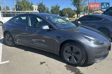 Седан Tesla Model 3 2023 в 