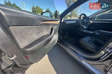 Седан Tesla Model 3 2023 в 