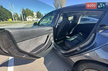 Седан Tesla Model 3 2023 в 
