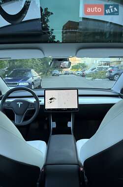 Седан Tesla Model 3 2020 в 