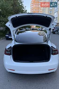 Седан Tesla Model 3 2020 в 