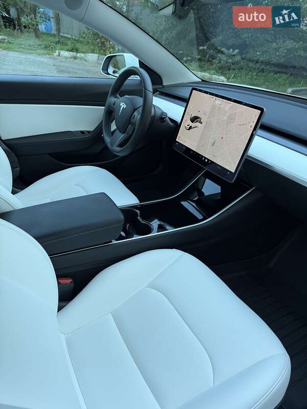 Седан Tesla Model 3 2020 в Харкові