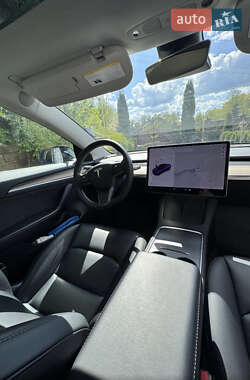 Седан Tesla Model 3 2022 в 