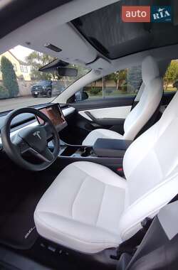 Седан Tesla Model 3 2019 в 