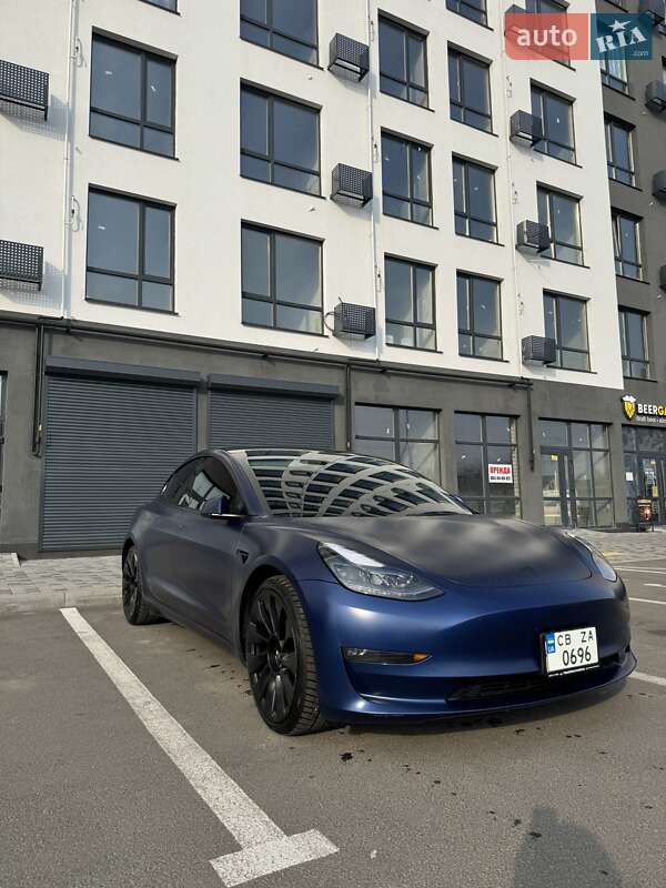 Седан Tesla Model 3 2022 в Чернигове
