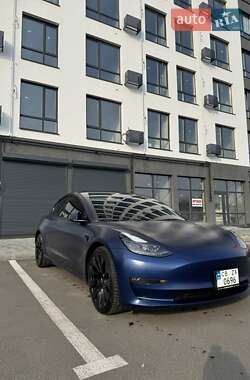 Седан Tesla Model 3 2022 в 