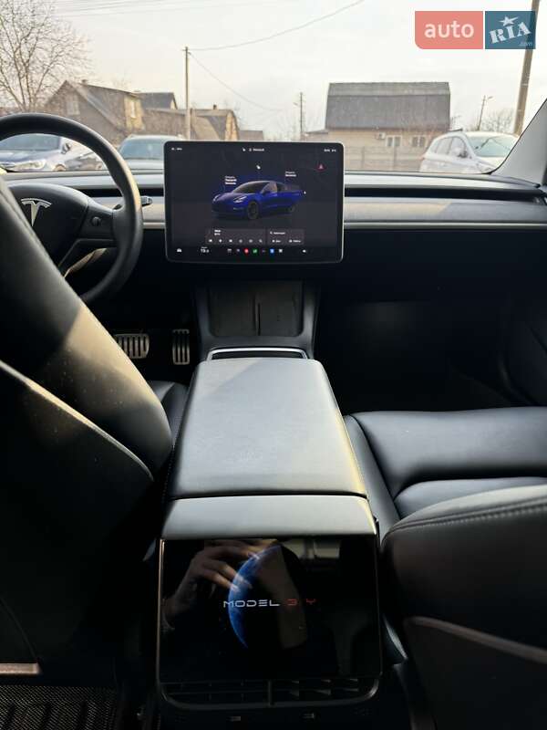 Седан Tesla Model 3 2022 в Чернигове