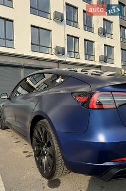 Седан Tesla Model 3 2022 в 