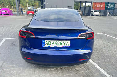 Седан Tesla Model 3 2021 в 