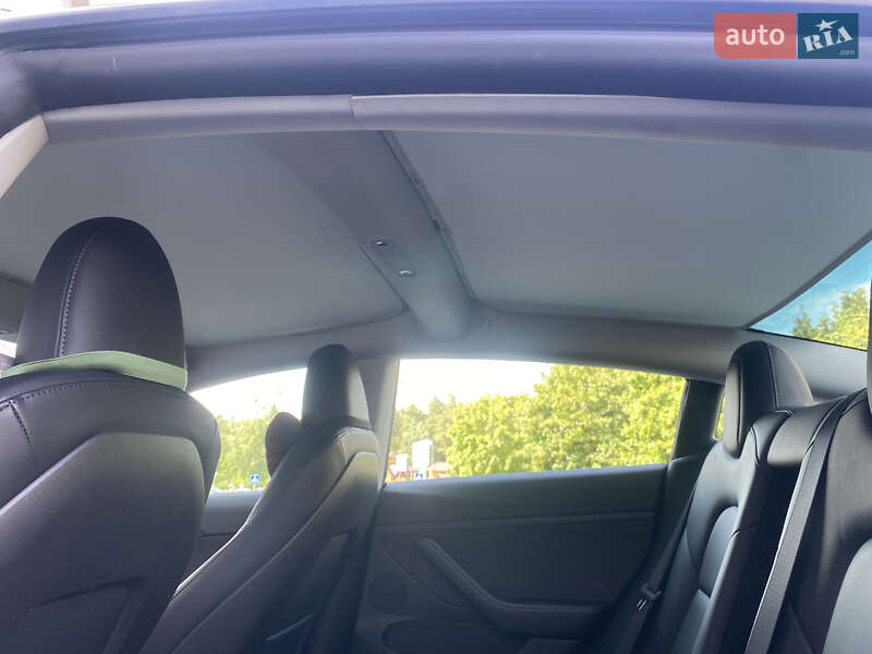 Седан Tesla Model 3 2023 в Броварах