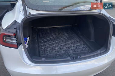 Седан Tesla Model 3 2023 в 