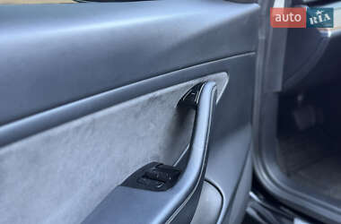 Седан Tesla Model 3 2020 в 