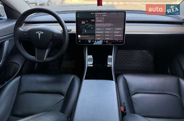 Седан Tesla Model 3 2020 в 